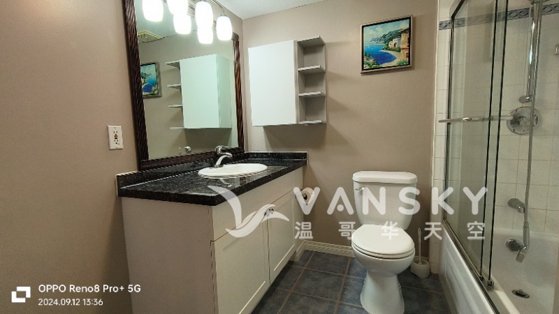 240913160815_9  bathroom.jpg